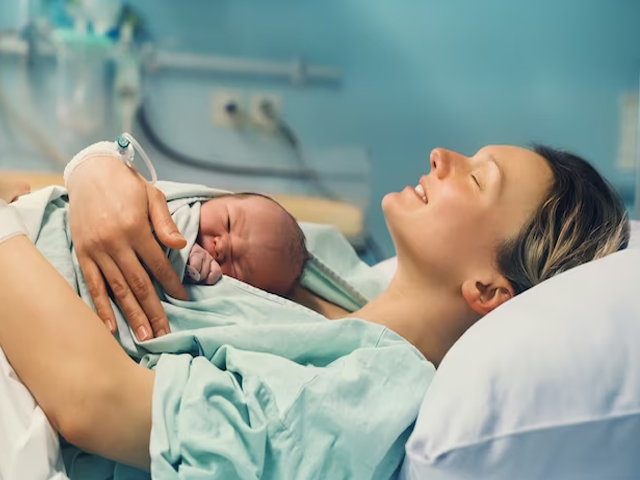 تصویر-زایمان-طبیعی-و-فواید-آن-8394